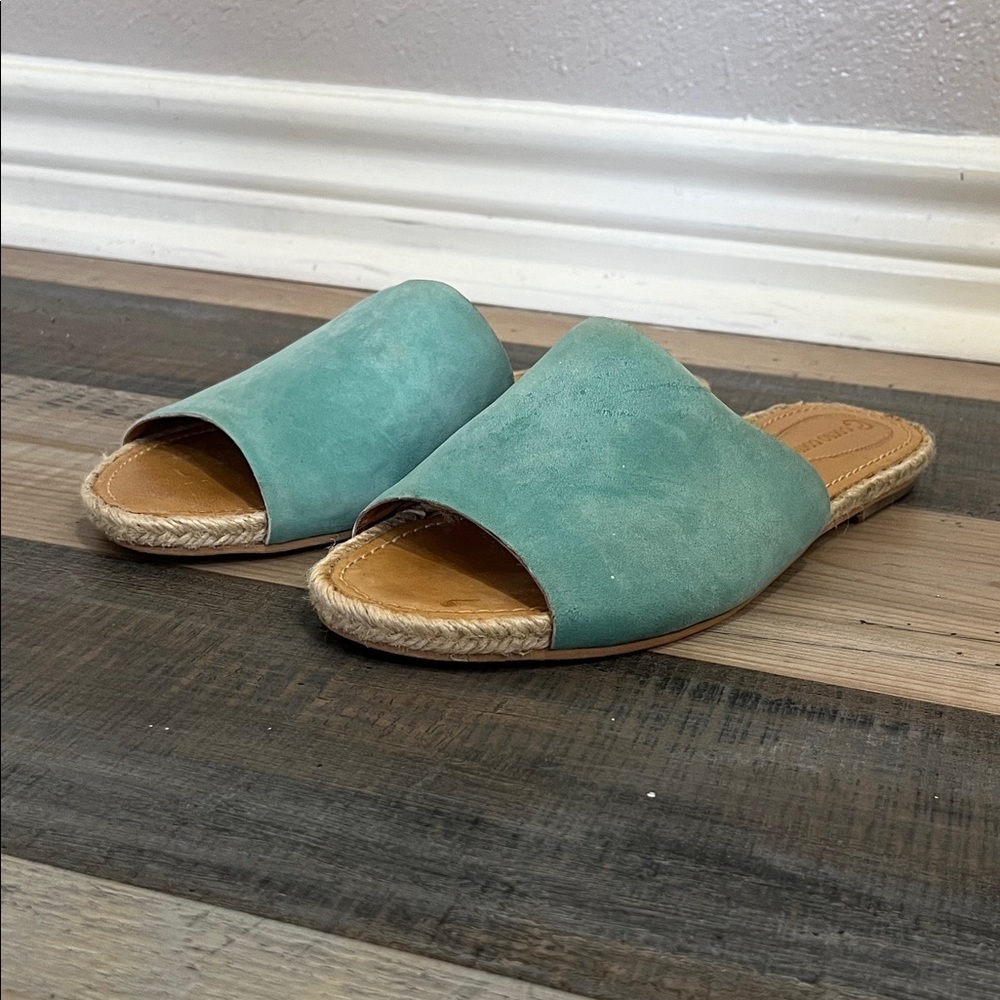 Corso Como Green Suede Slide Sandals Shoes Size 8 Women’s Casual Effortless